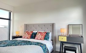 Luxury Cbd 2 Bed 2 Baths